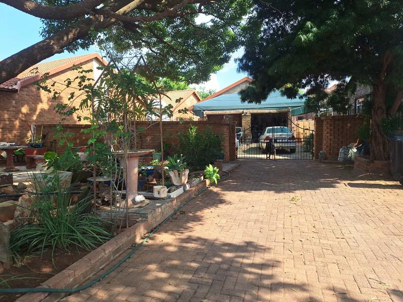 6 Bedroom Property for Sale in Stilfontein North West